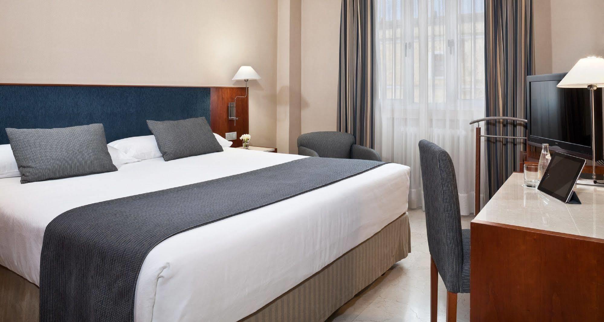 Hotel Nh Califa 4*