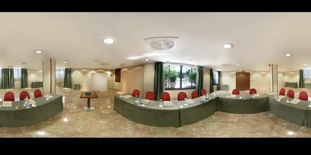Hotel Nh Califa